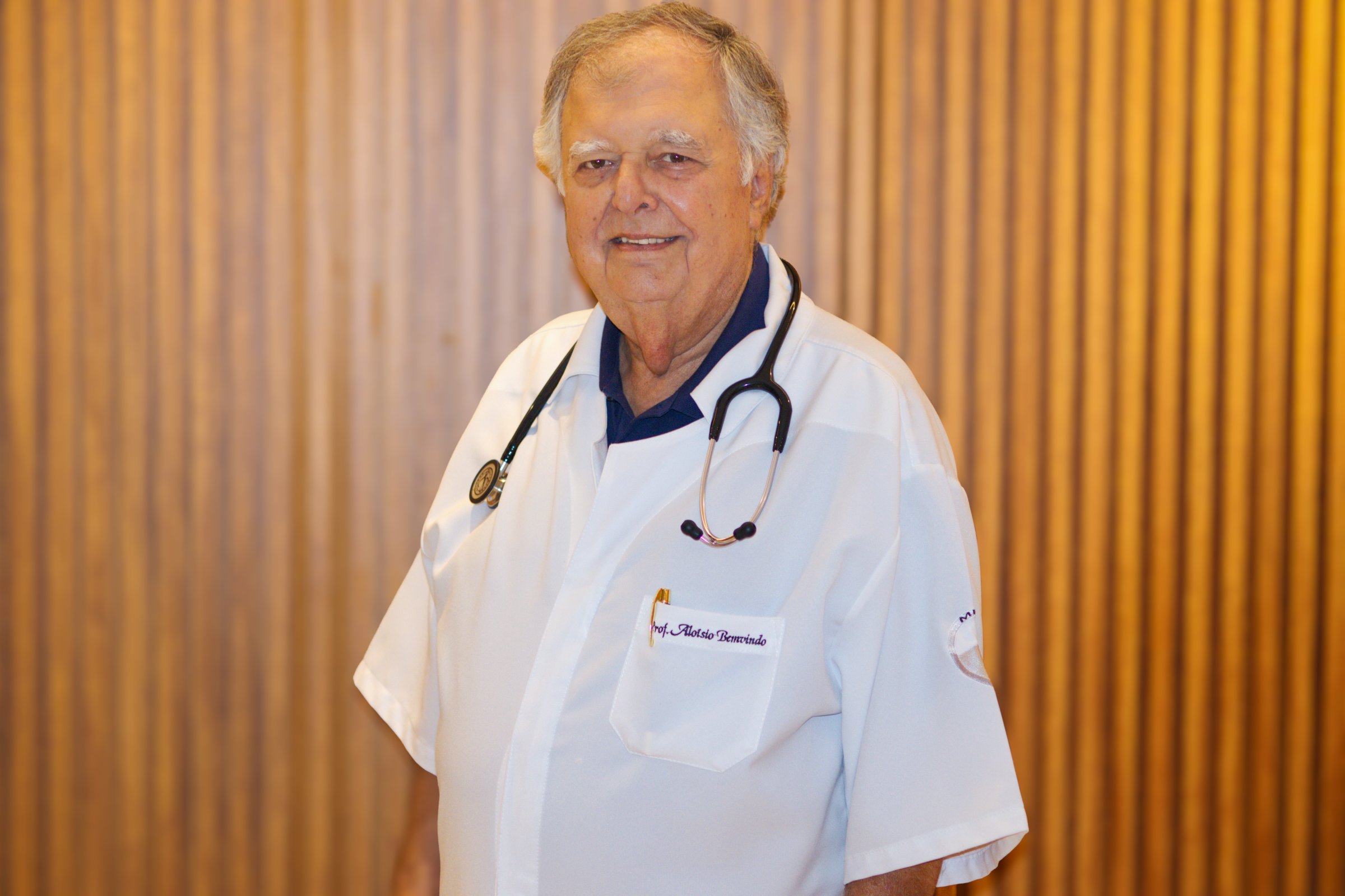 Dr. Aloísio Bemvindo, que atua há mais de 40 anos no Hospital Márcio Cunha